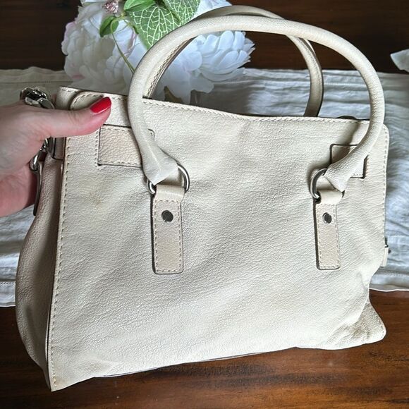 Michael Kors handbag silver lock and keys tan color impeccable - Picture 8 of 13